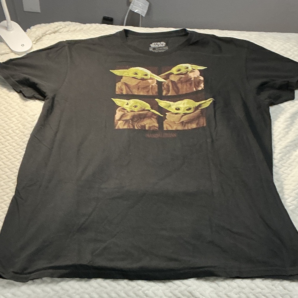Star Wars Grogu Multi-Panel Black Tee with Green and Tan Print Sz XL 0821